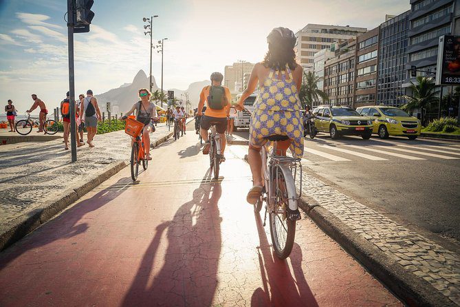 passeio de bike pela orla - RIOTUR