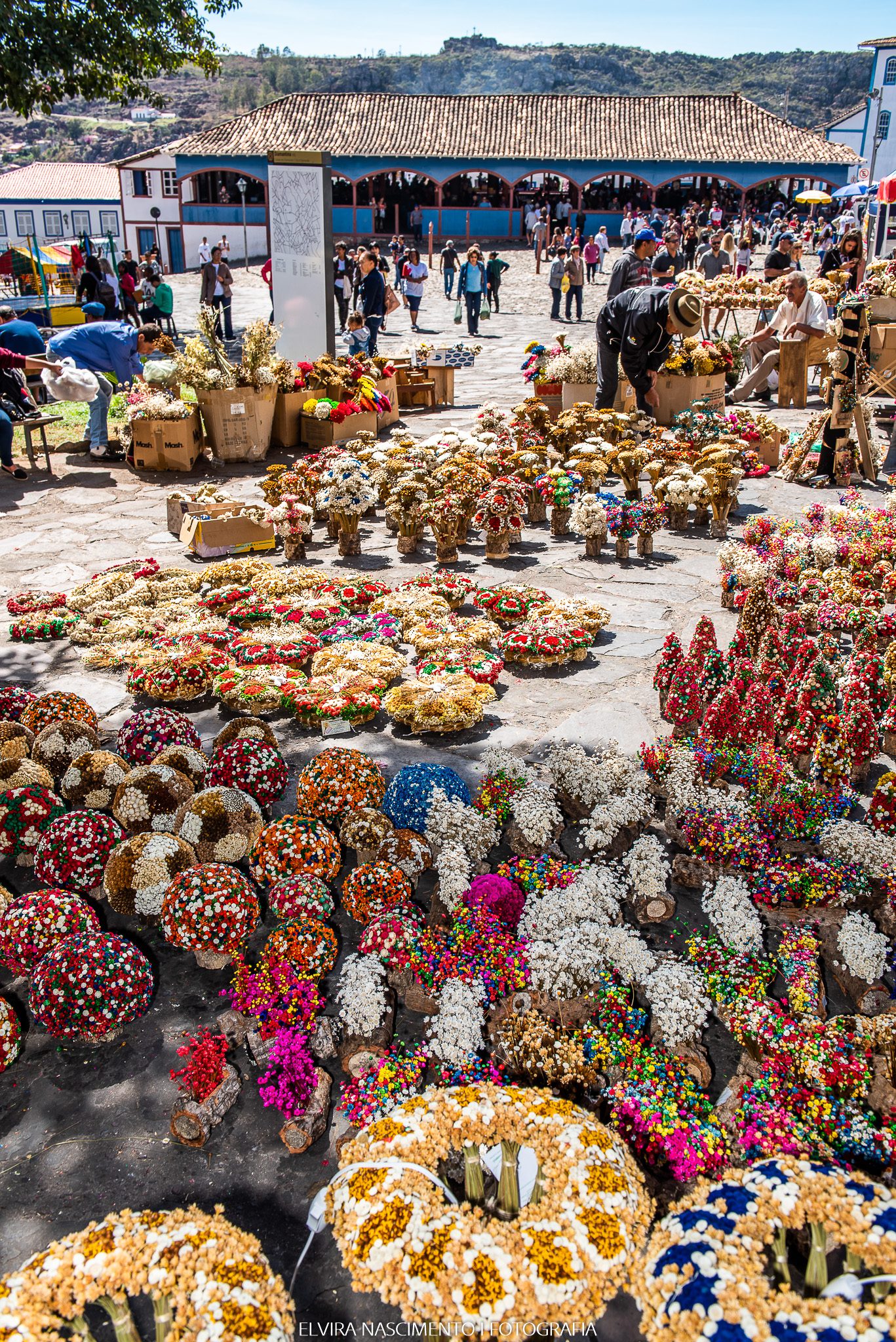 Mercado de Flores em frente ao Mercado Velho, em Diamantina, MG. Fonte: Elvira Nascimento.