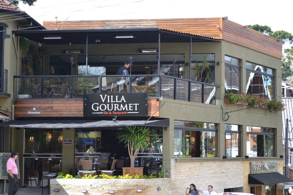 Villa Gourmet - restaurante com faixada verde.