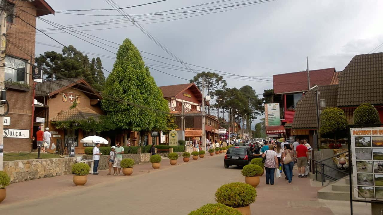 Avenida Principal de Monte Verde - Catraca Livre