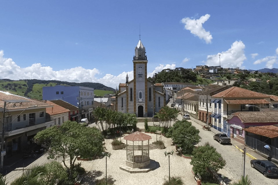 Cidade de Aiuruoca MG -paraisodostucanoscasadevidro