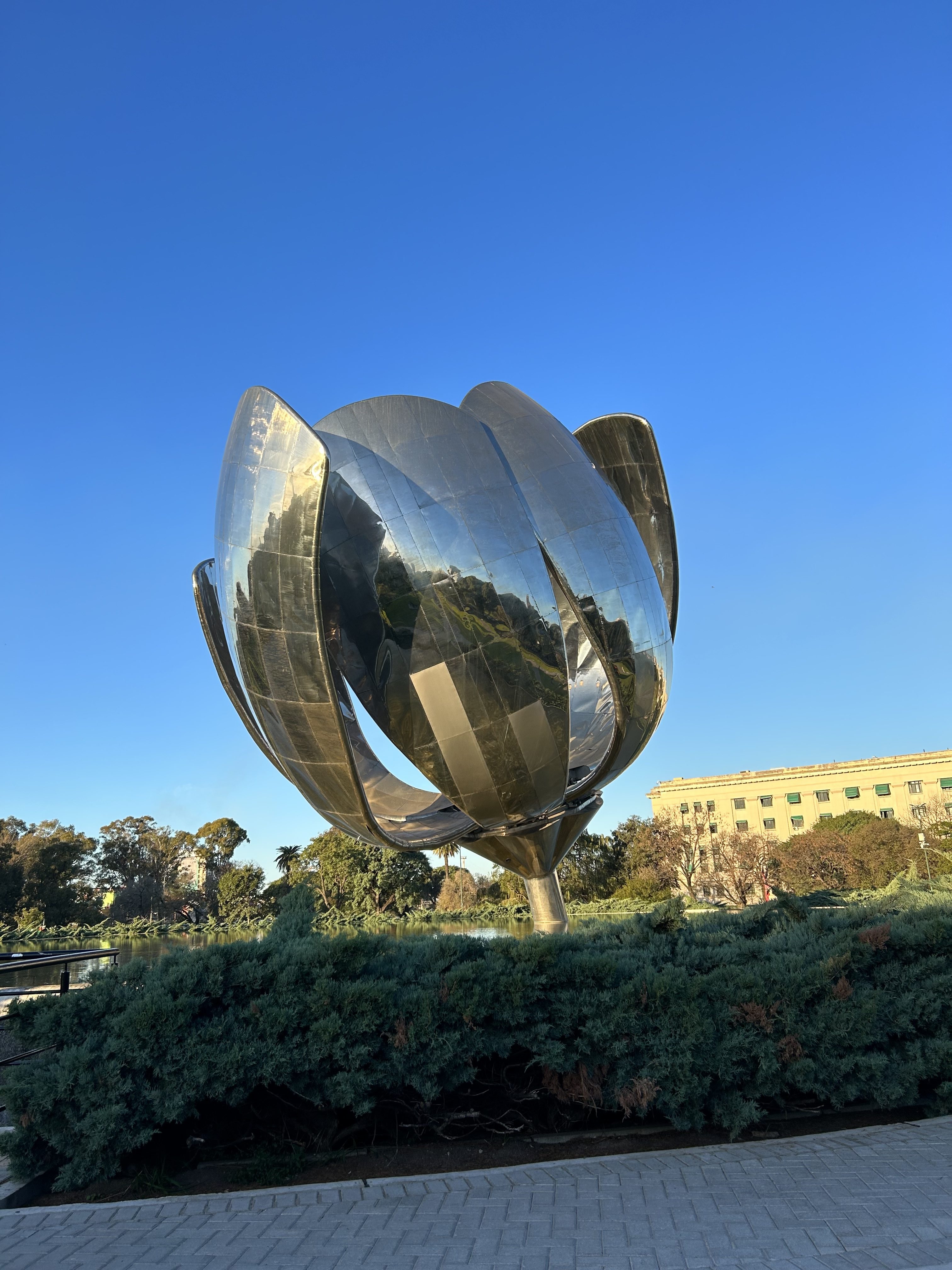 Floralis Generica em Buenos Aires - Foto: Arquivo Pessoal Fareja Viagens 