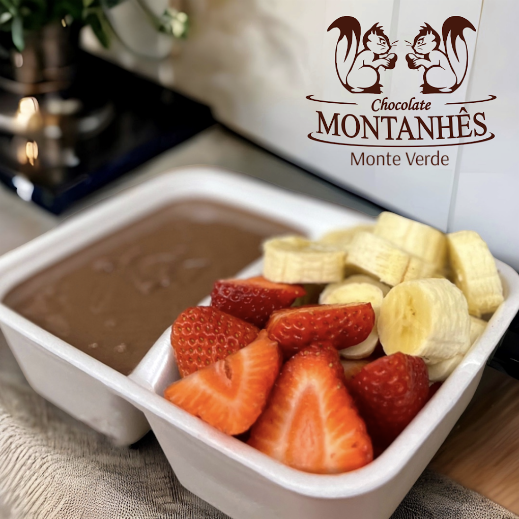 Mini fondue de morango e banana na Chocolate Montanhês em Monte Verde