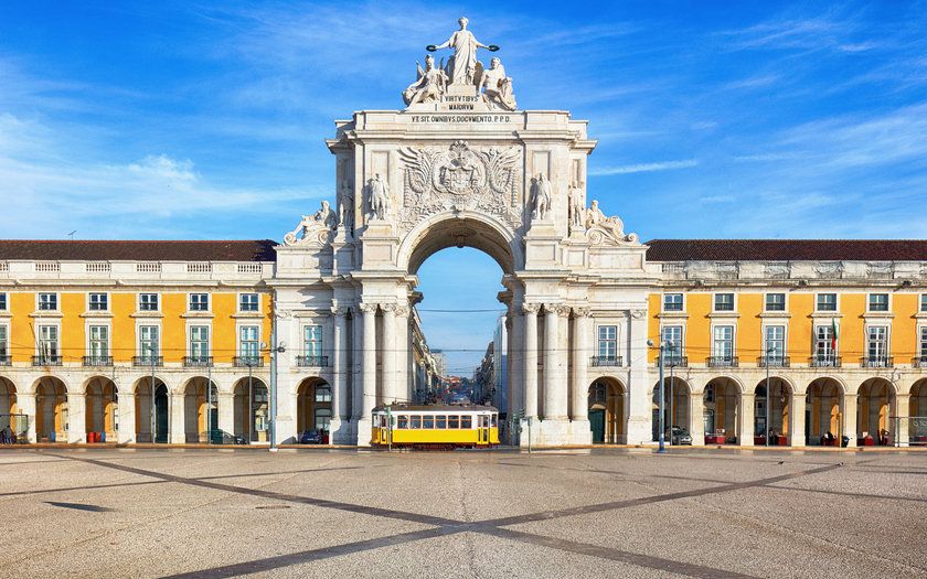 Arco da Rua Augusta e Elétrico - Pinterest