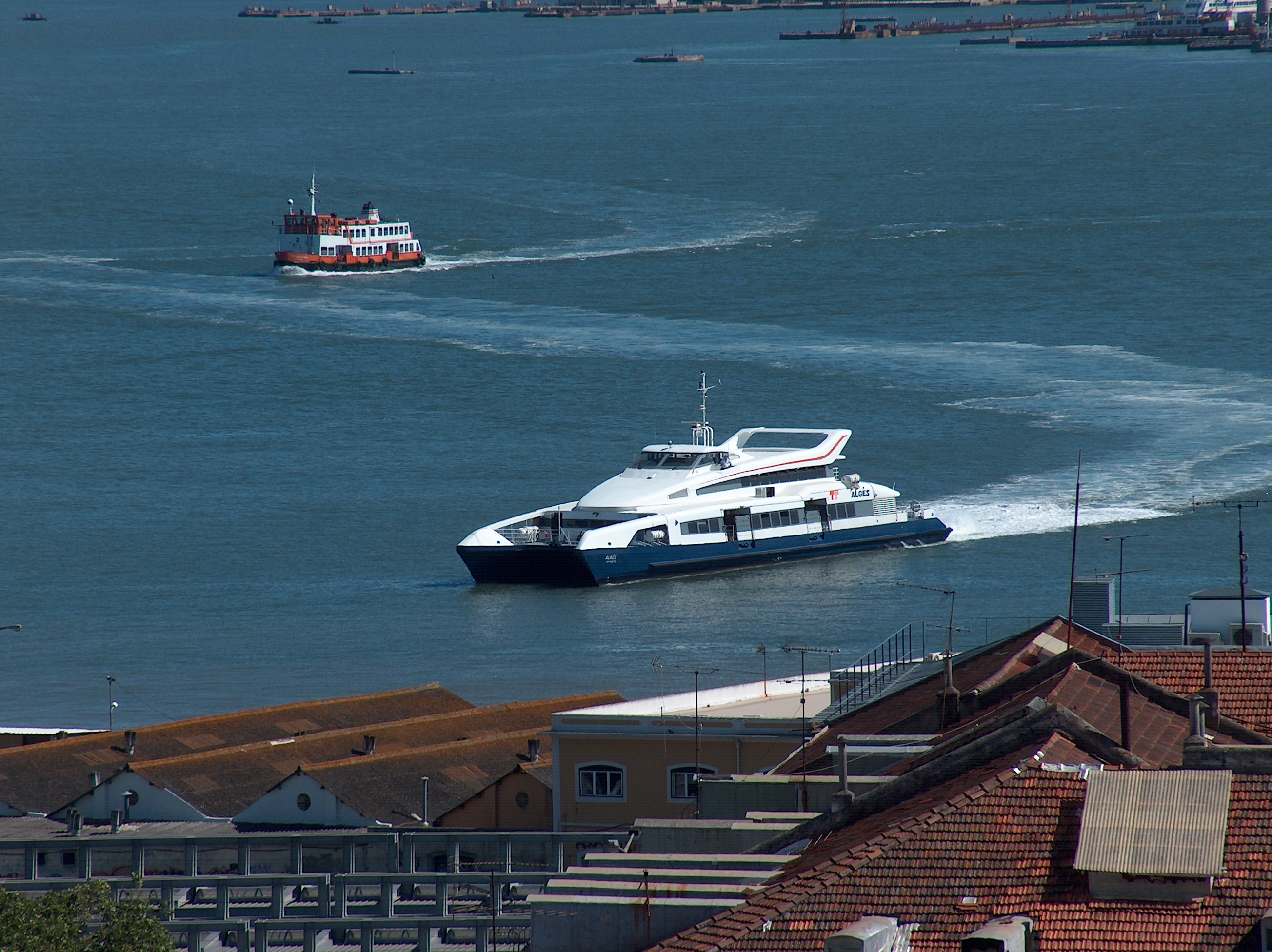 Barca no Rio Tejo