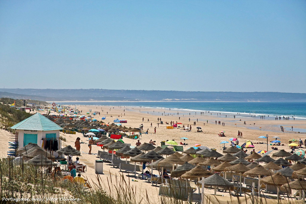 Praia na Costa da Caparica, em Setúbal, Portugal