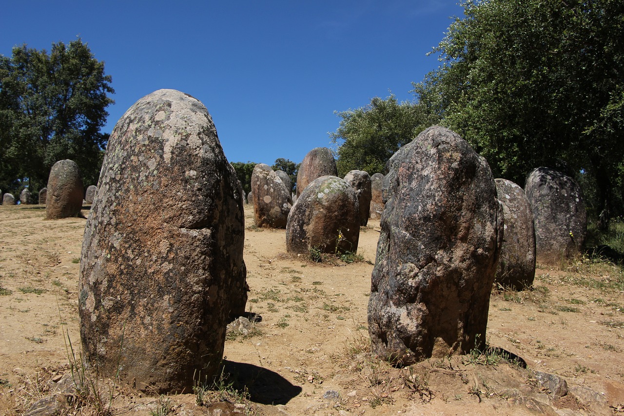 Cromeleque dos Almendres, em Évora, Portugal