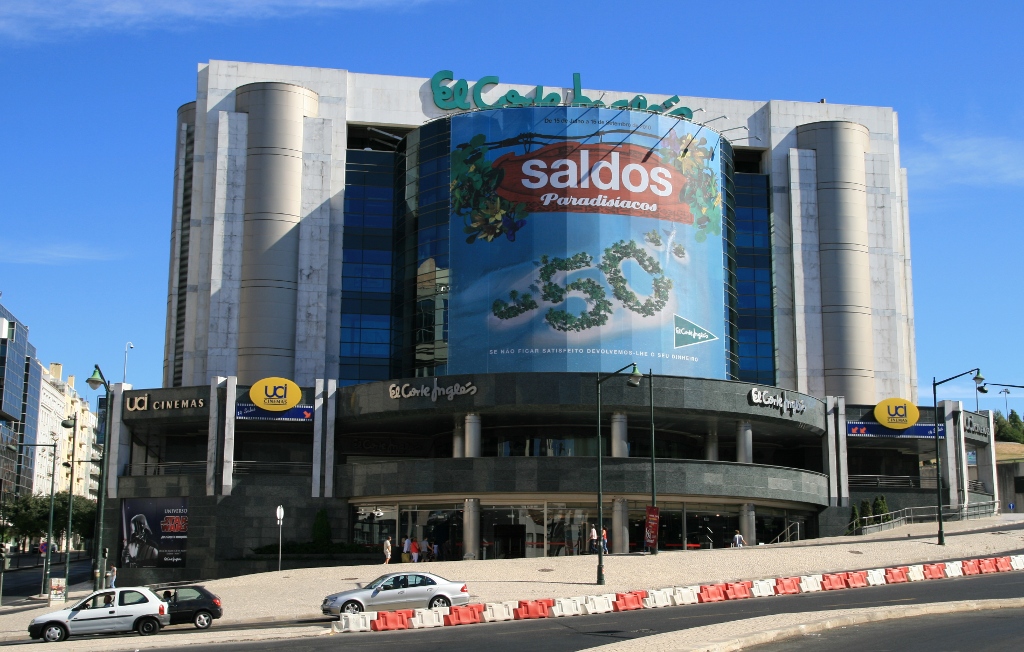 Fachada do centro comercial Él Corte Inglés, em Lisboa, Portugal