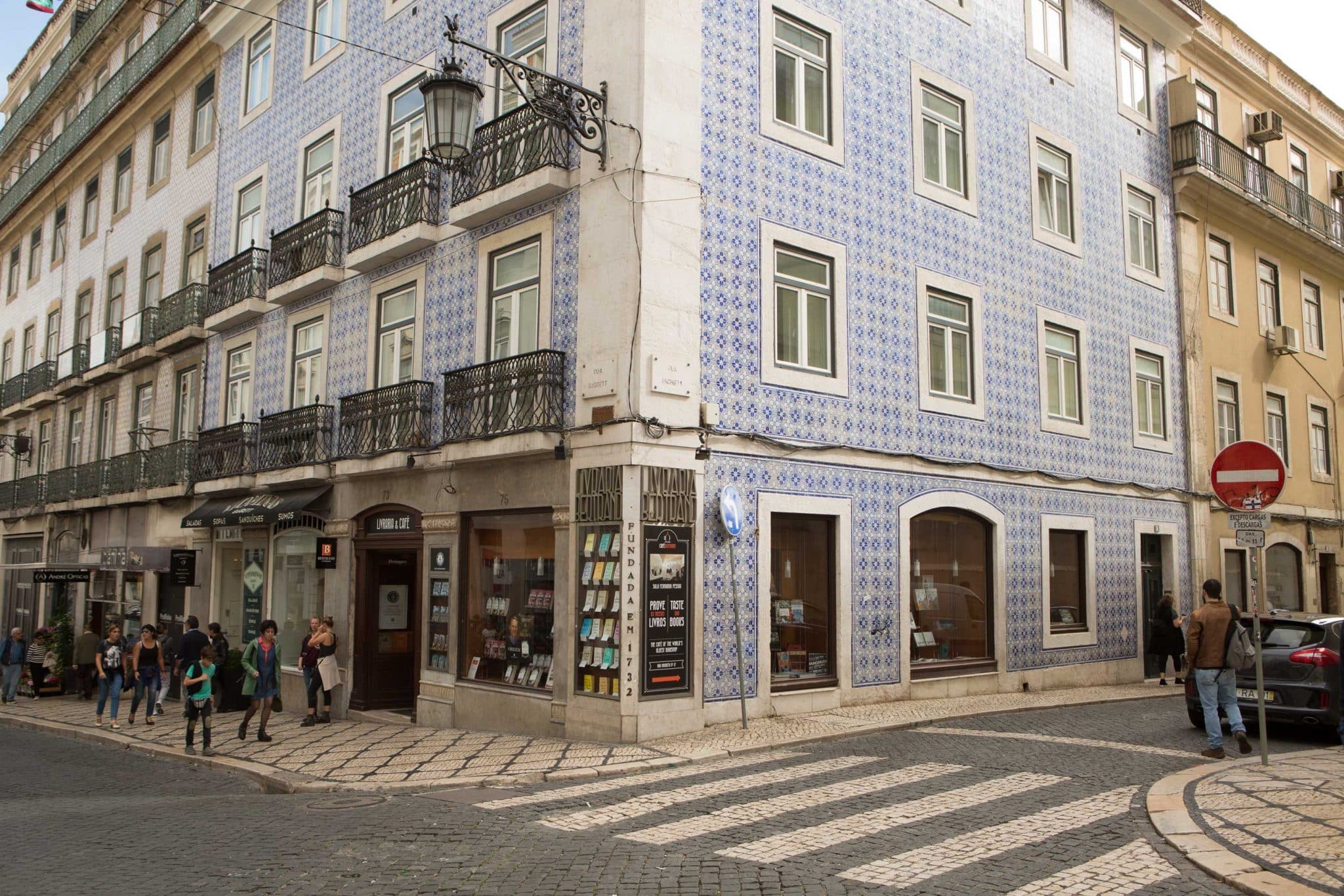 Fachada da Livraria Bertrand, a mais antiga do mundo, em Lisboa