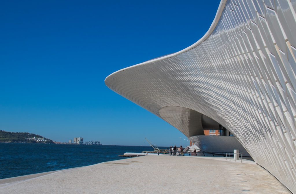 Fachada do museu MAAT Lisboa, Portugal