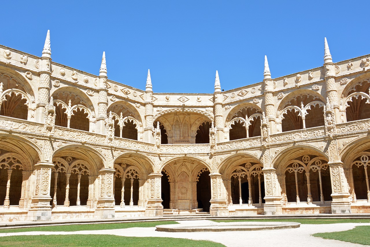 Pátio do Mosteiro dos Jerónimos, Lisboa, Portugal