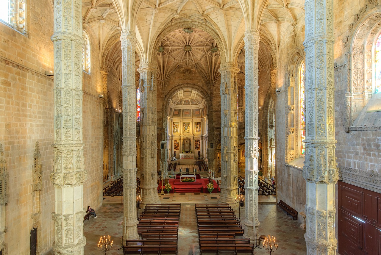 Parte interna da igreja do Mosteiro dos Jerónimos, Lisboa, Portugal