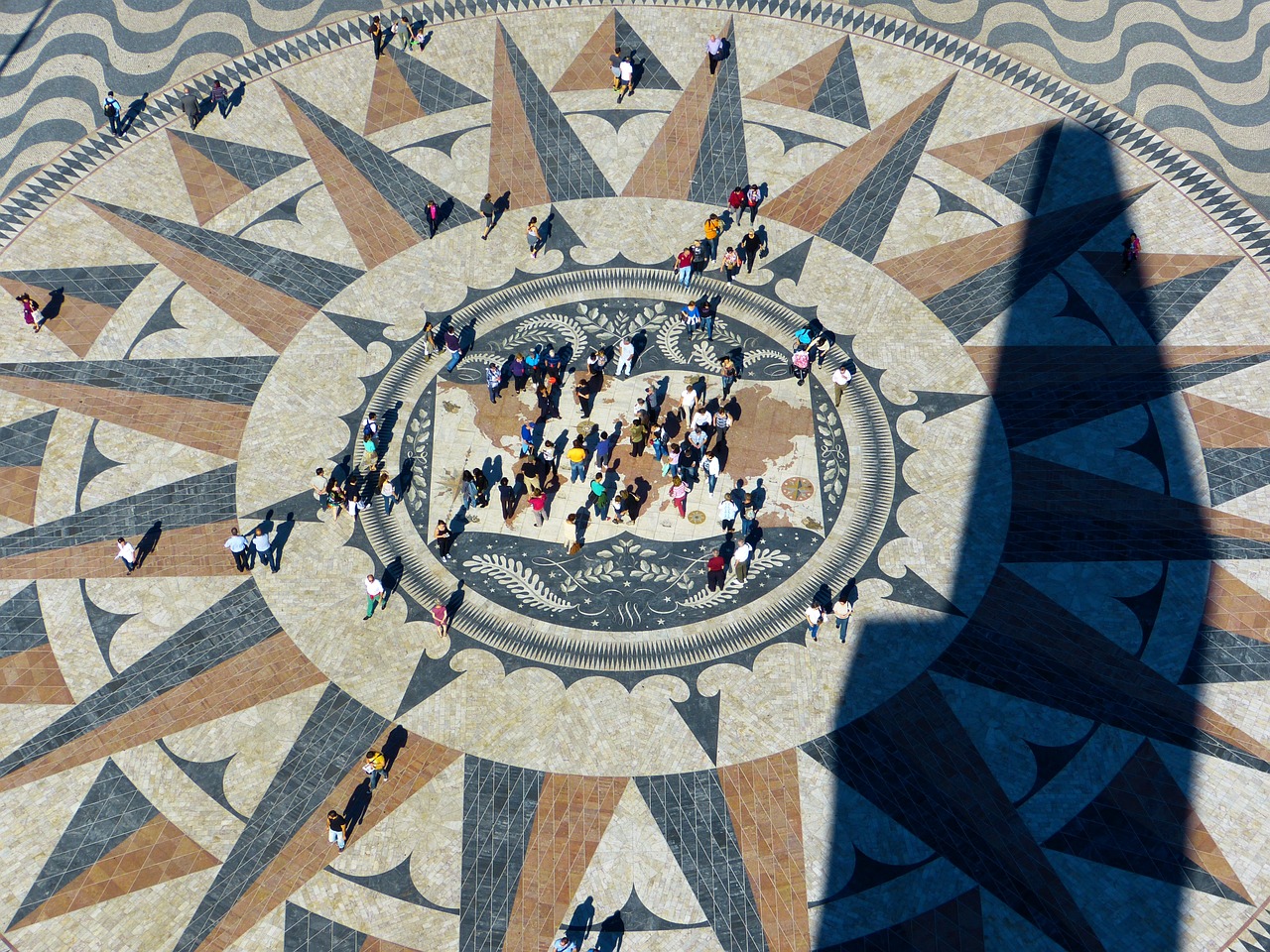 Mapa das navegações portuguesas, no Padrão dos Descobrimentos, Lisboa, Portugal