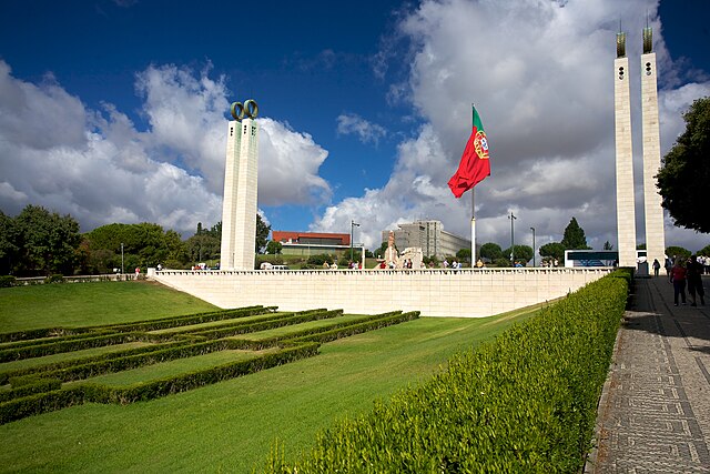 Vista do mirante do Parque Eduardo VII e da bandeira de Portugal. Lisboa.