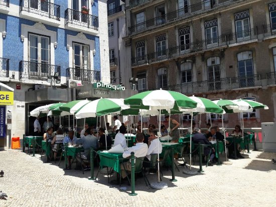 Fachada do restaurante Pinóquio, em Lisboa, Portugal