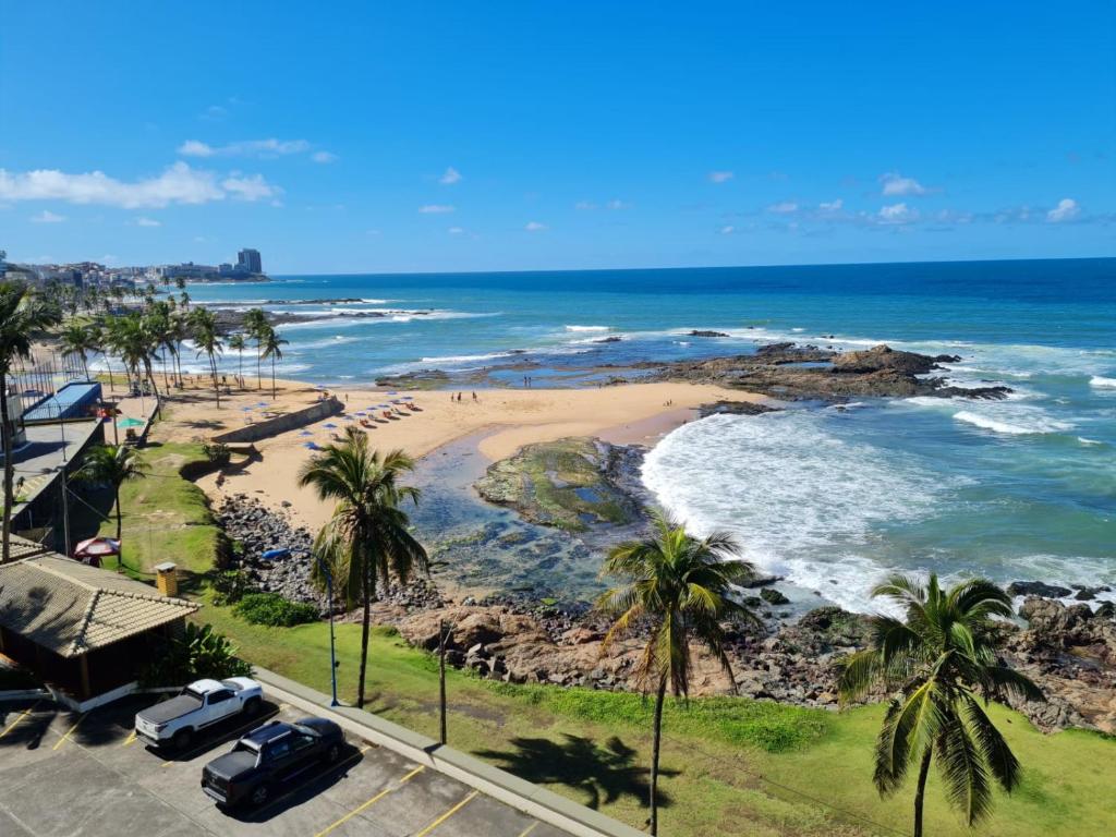 Vista de quarto de hotel para a praia de Ondina em Salvador