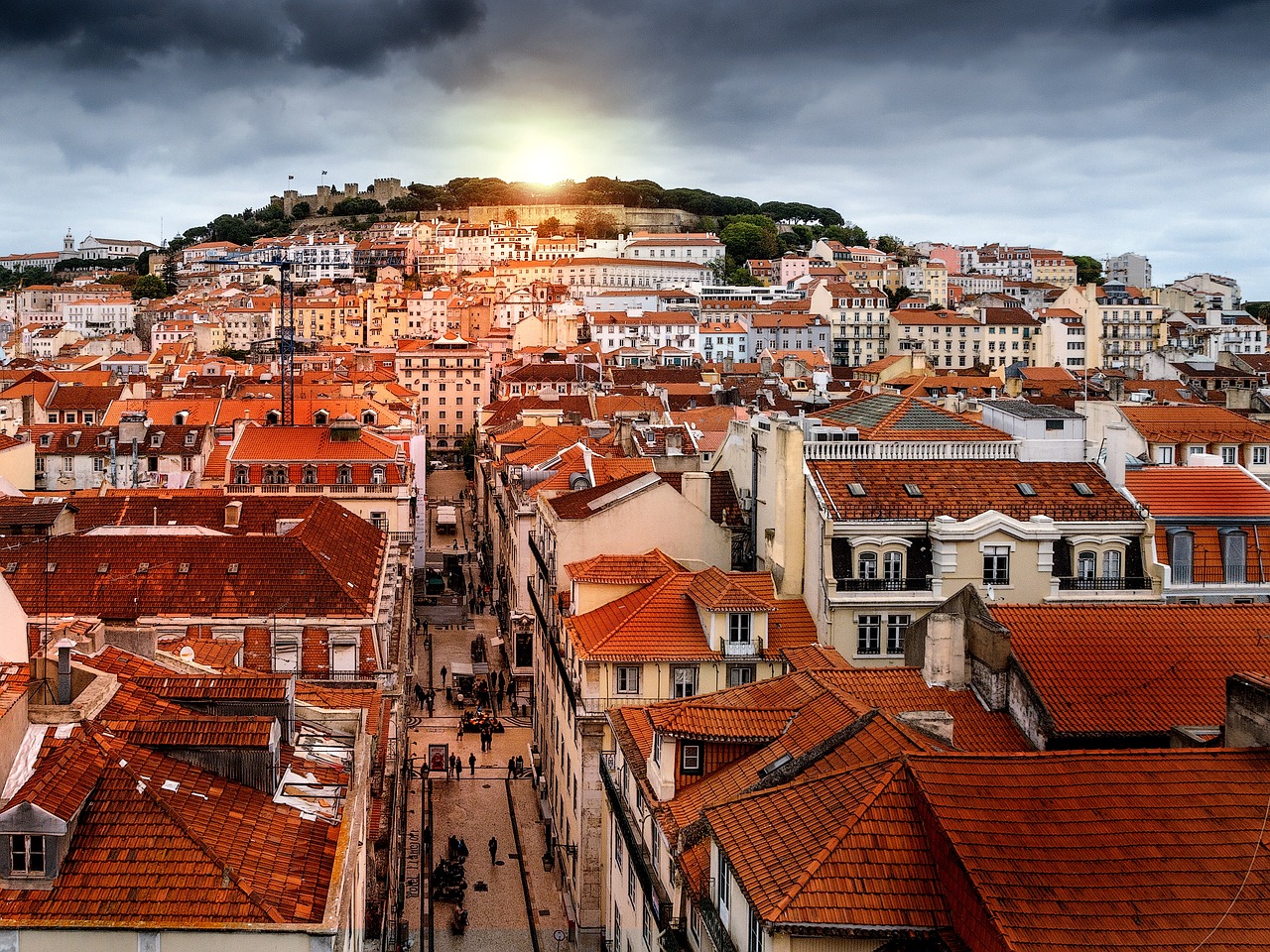 Vista geral e de cima da Rua Augusta, Lisboa, Portugal