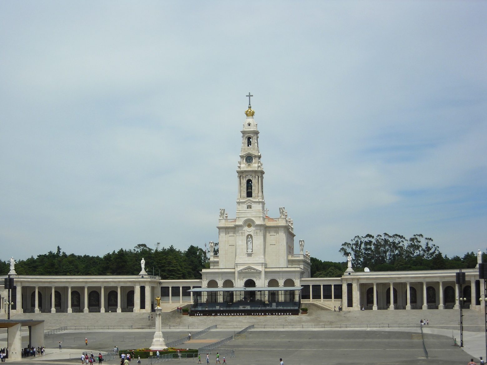 Vista geral da Basílica de Nossa Senhora do Rosário de Fátima, Portugal