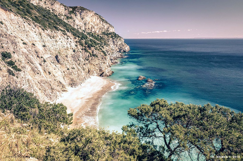 Praia da Serra da Arrábida, em Setúbal, Portugal