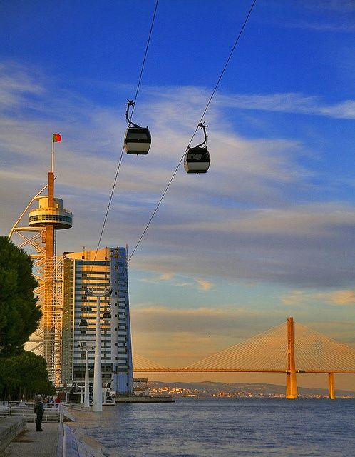 Teleférico e ponte Vasco da Gama, Parque das Nações, Lisboa, Portugal