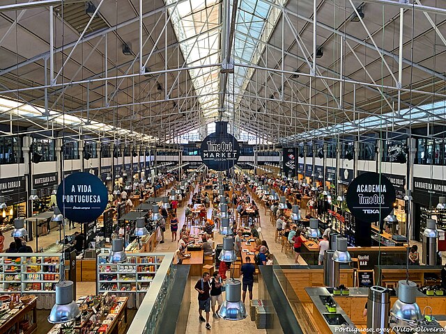 Parte interna do Time Out Market - Lisboa - Portugal