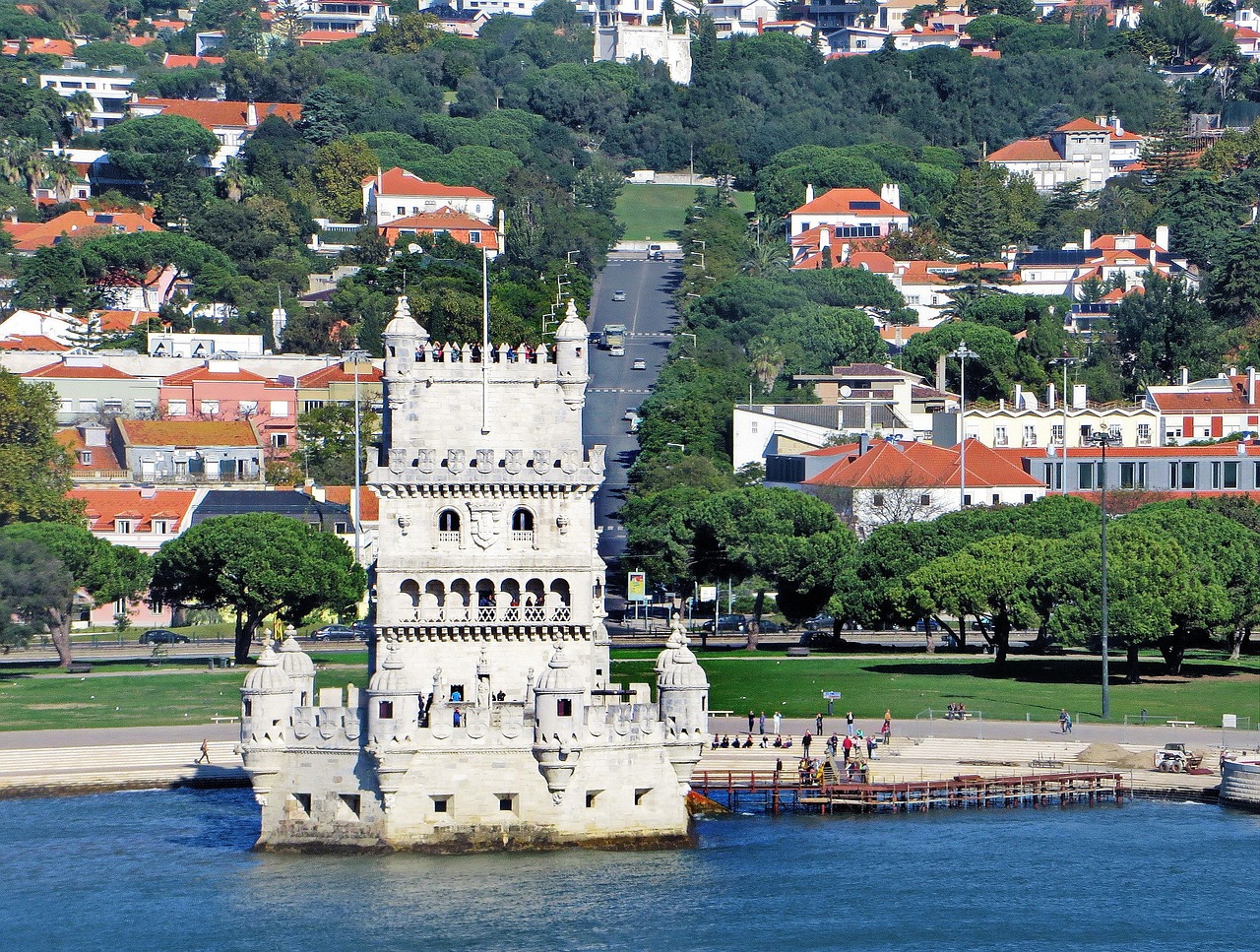 Torre de Belém vista do rio Tejo, Lisboa, Portugal