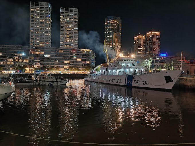 Vista do restaurante nas docas de Puerto Madero