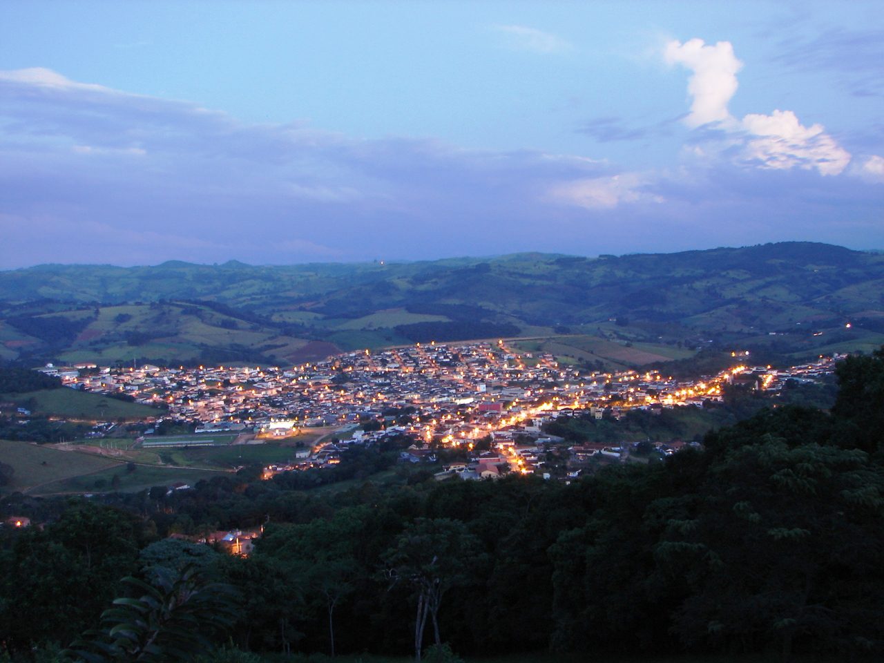 Vista de Bueno Brandão MG - terradascachoeiras.com