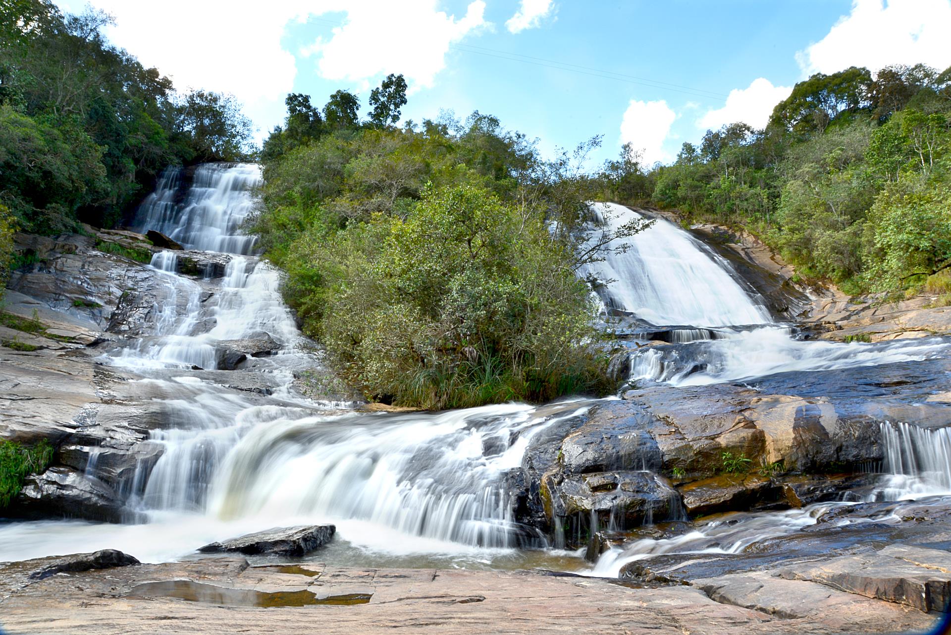 Cachoeira em Bueno Brandão MG - Portal buenobrandao.com