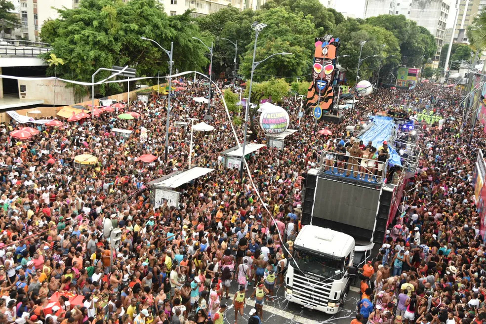 Pessoas nos Blocos de rua no carnaval de Salvador, Bahia - Foto: G1