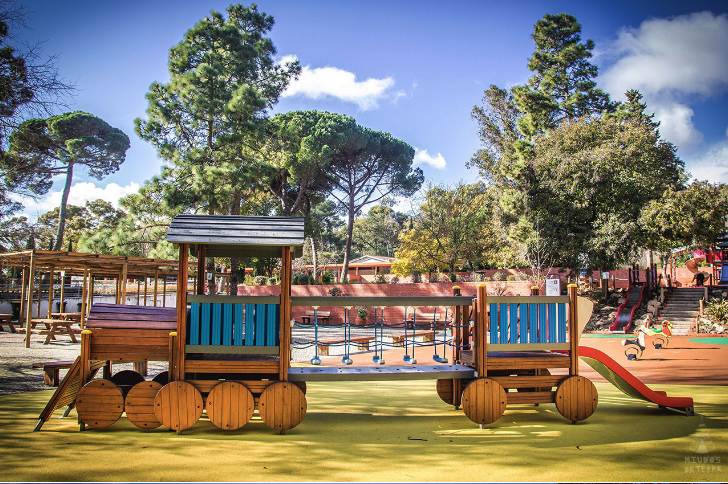 Brinquedos no Parque infantil em Lisboa, Portugal - Foto Site: Miúdos da terra