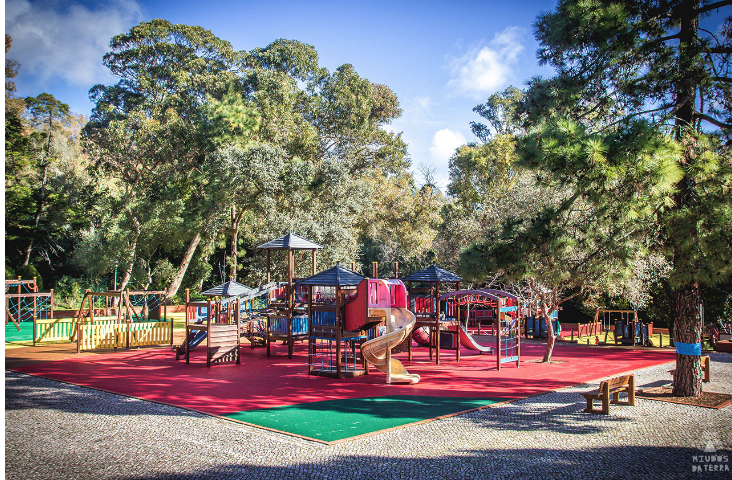 Brinquedos no Parque infantil em Lisboa, Portugal - Foto Site: Miúdos da terra