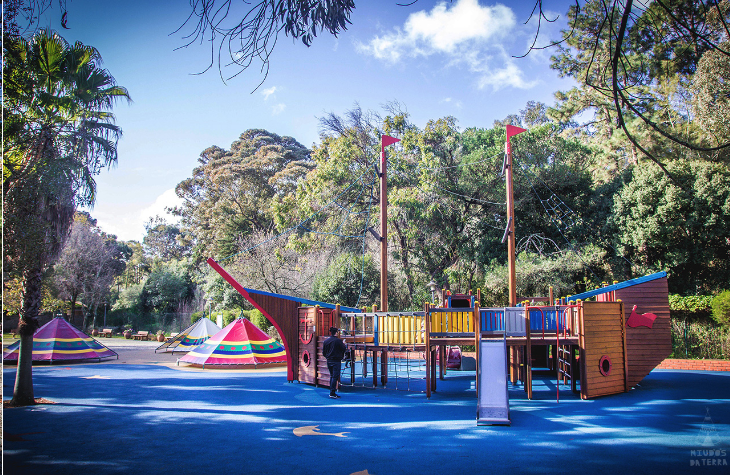 Brinquedos no Parque infantil em Lisboa, Portugal - Foto Site: Miúdos da terra