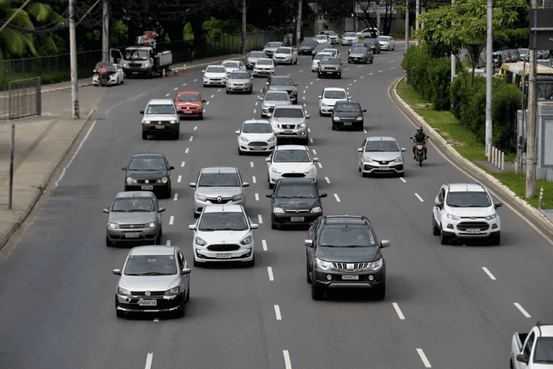 Carros no trânsito em Salvador, Bahia