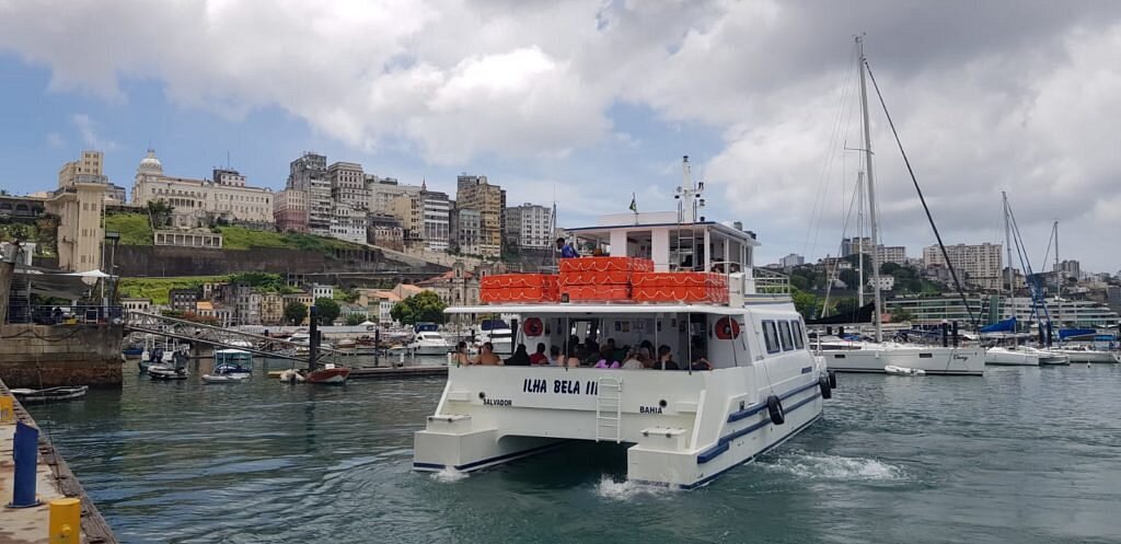 Catamarã na Baía de Todos os Santos em Salvador