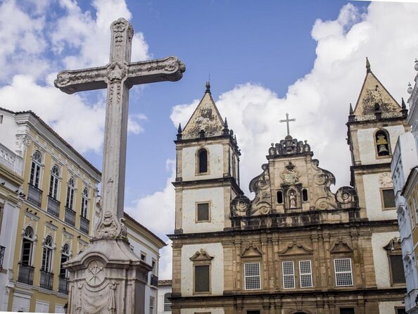 Vista da fachada da Igreja de São Francisco em Salvador