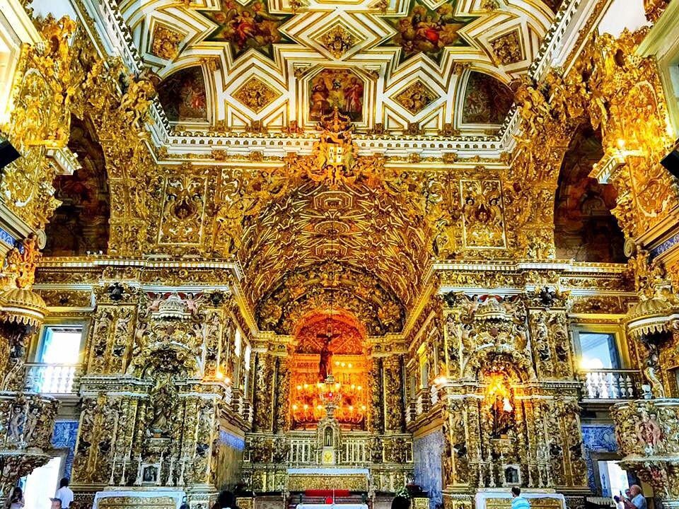 Igreja de São Francisco em Salvador com paredes de ouro