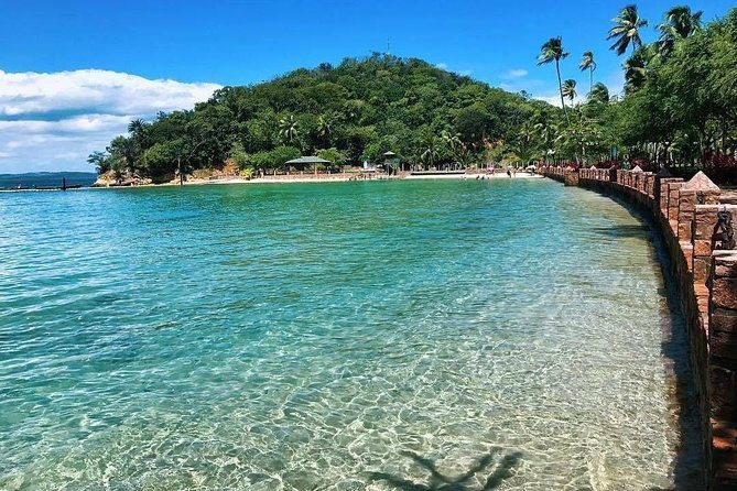 Mar cristalino na Ilha dos Frades em Salvador