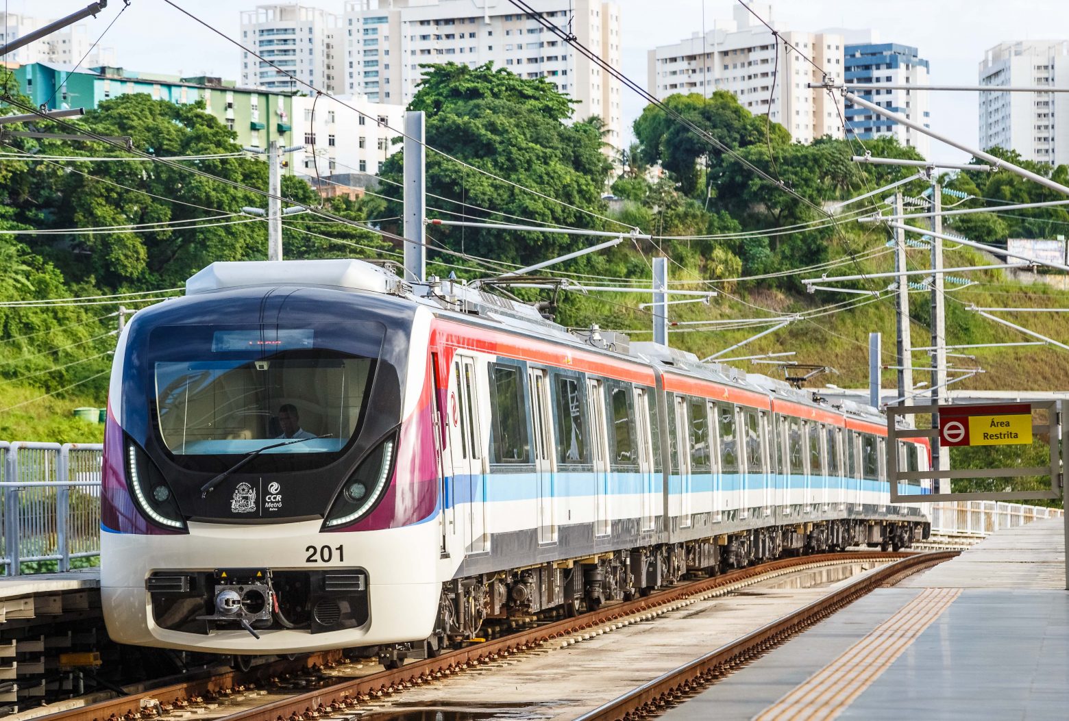 Metrô no trilho em Salvador