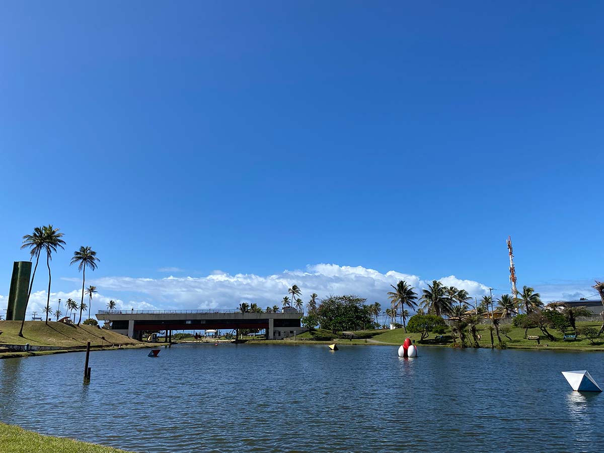 Parque Pituaçu em Salvador com lago