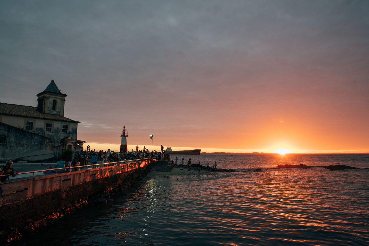 Pôr do sol na Ponta do Humaitá em Salvador