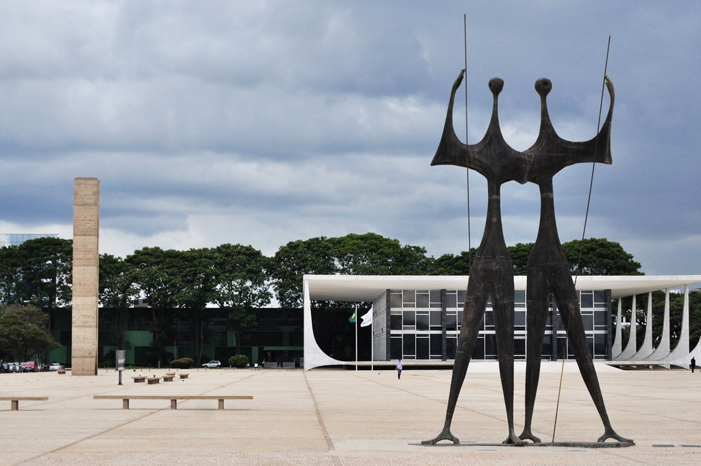 Escultura Os Dois Guerreiros - Praça dos Três Poderes - Brasília