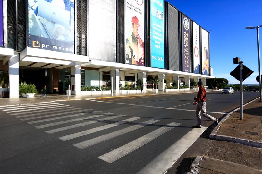 Faixa de Pedestres em frente ao Conjunto Nacional, na cidade de Brasília