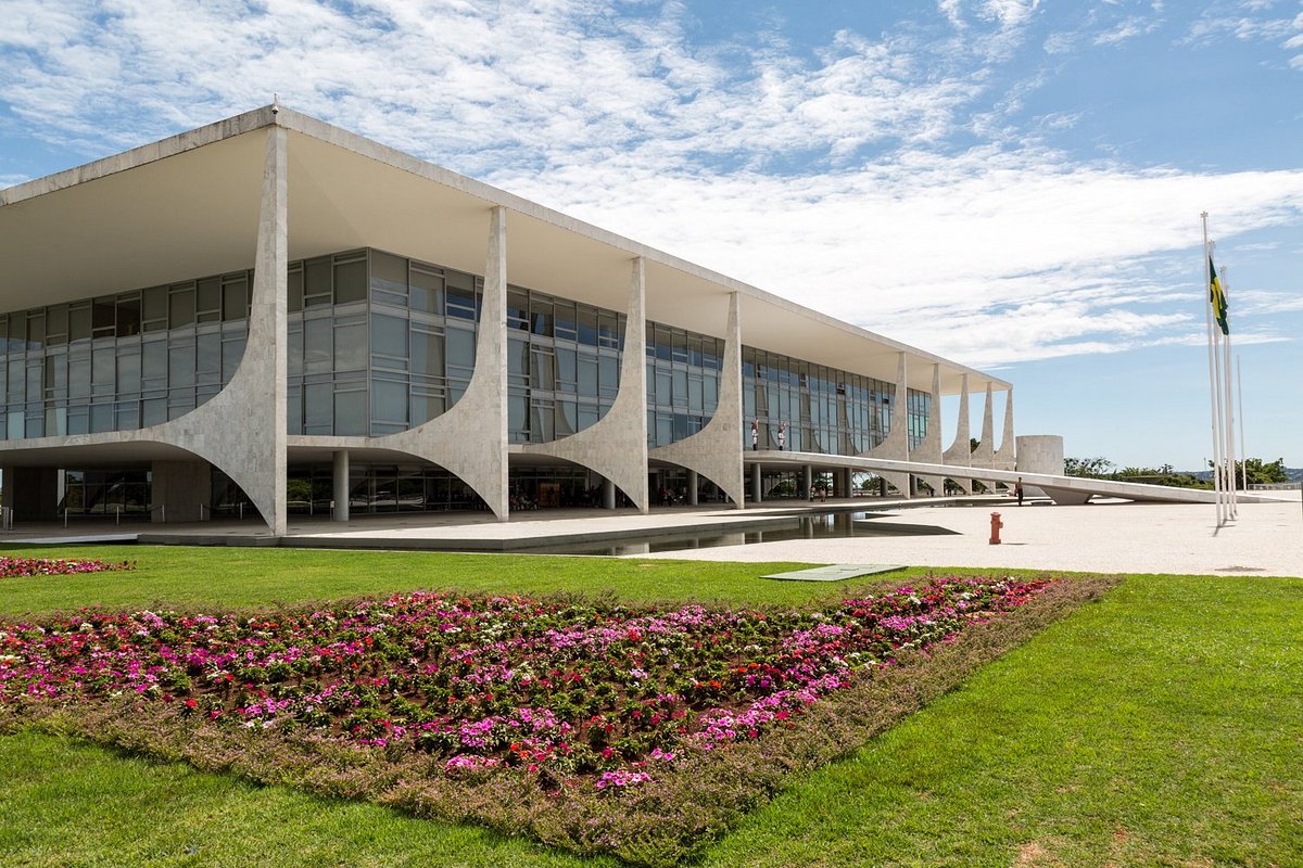 Fachada Palácio do Planalto e jardim