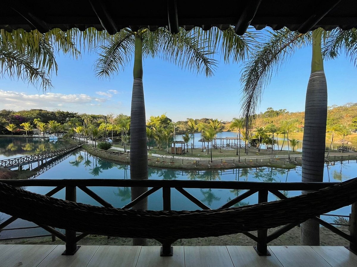 Varanda com vista para os lagos do hotel fazenda Villa Triacca