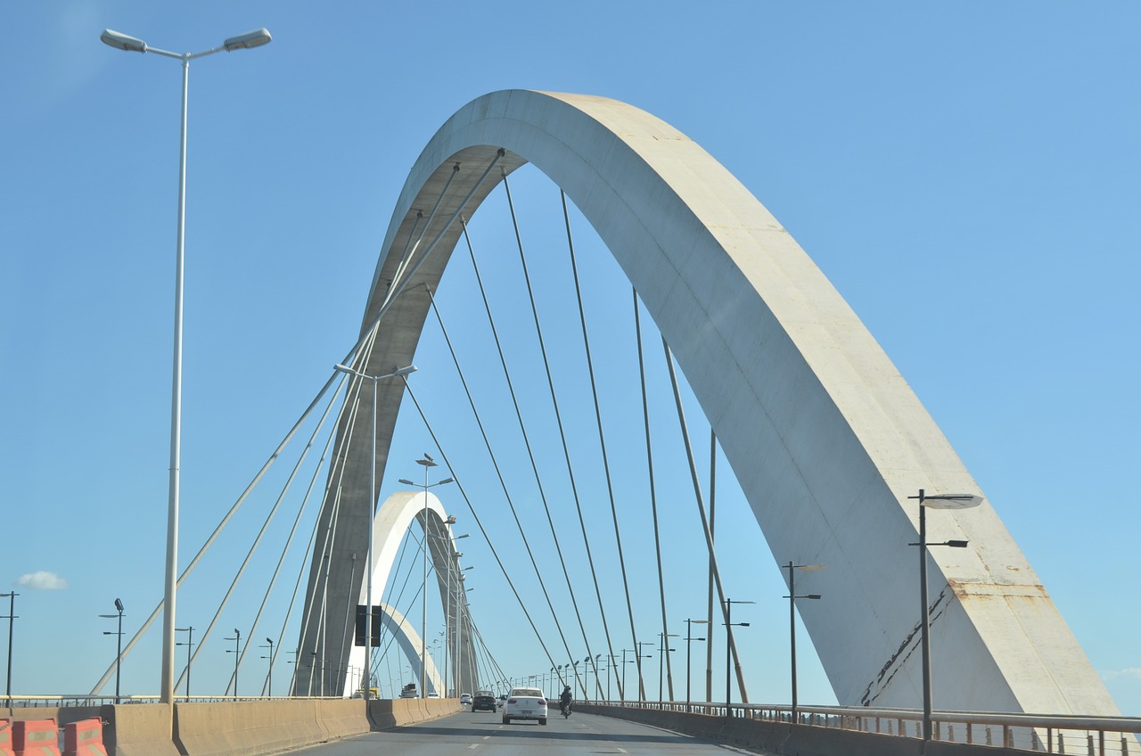 Estrada da Ponte JK, arcos, Brasília