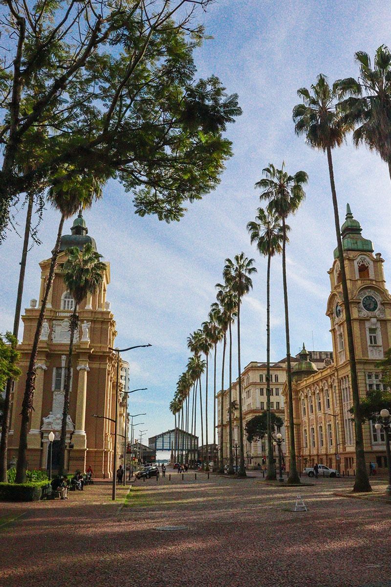 Centro Histórico de Porto Alegre - Prédios e palmeiras