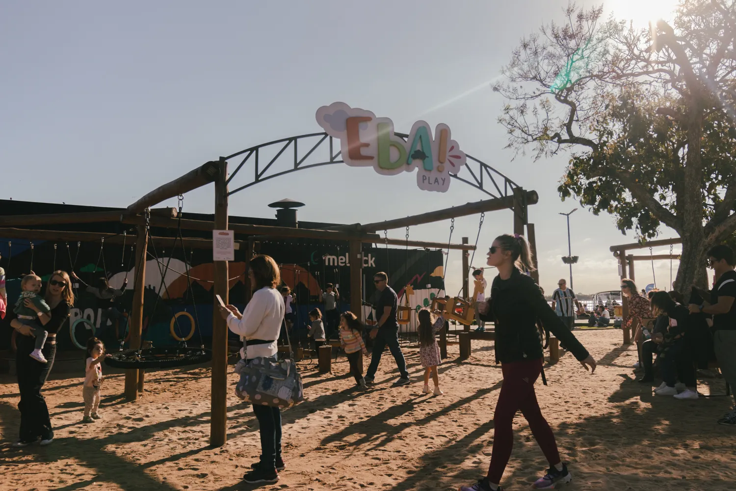 Parquinho EbaPlay e pessoas, Porto Alegre