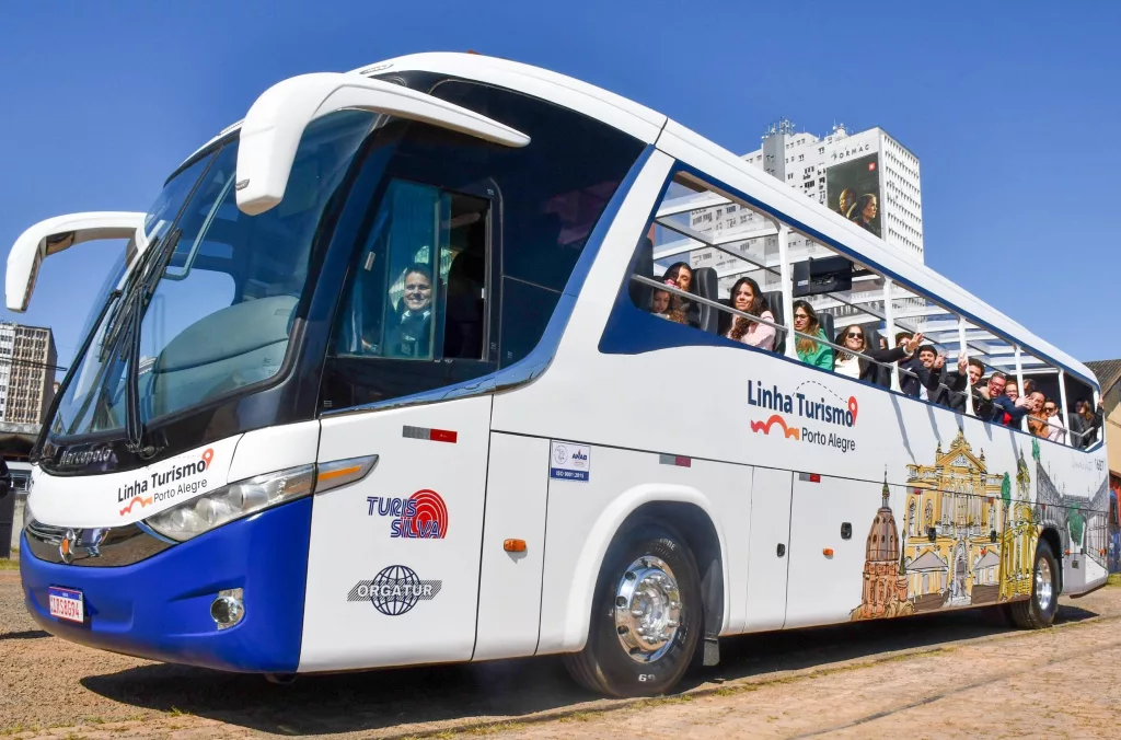 ônibus Linha Turismo com passageiros, Porto Alegre