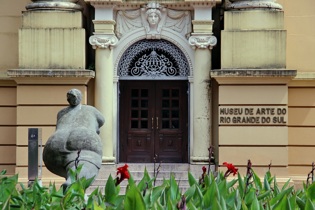 Detalhe da fachada do Museu de Arte do Rio Grande do Sul